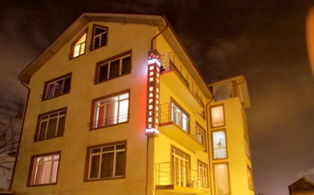 Hotel Mon Caprice Bucharest Exterior photo